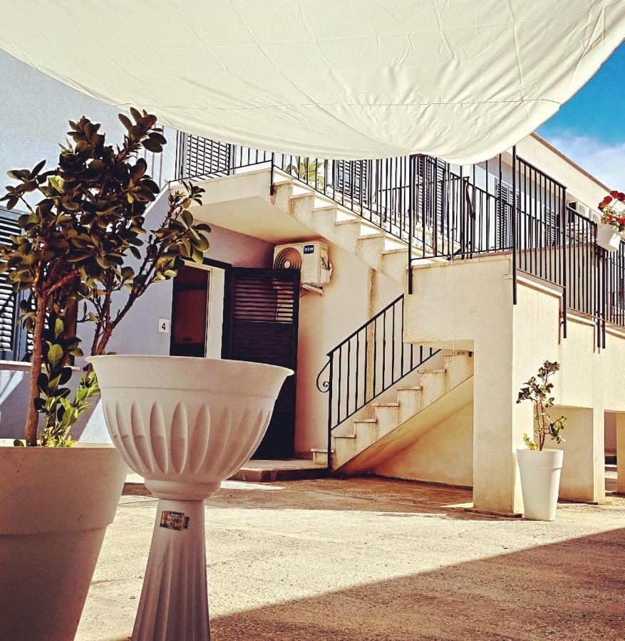 Sud 12 - Ville Sul Mediterraneo Apart Hotel マツァーラ・デル・ヴァッロ エクステリア 写真